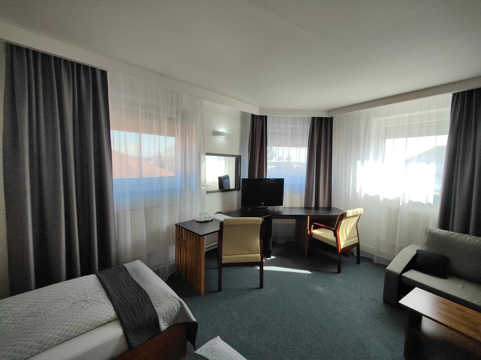Hotel P7 Lučenec 外观 照片
