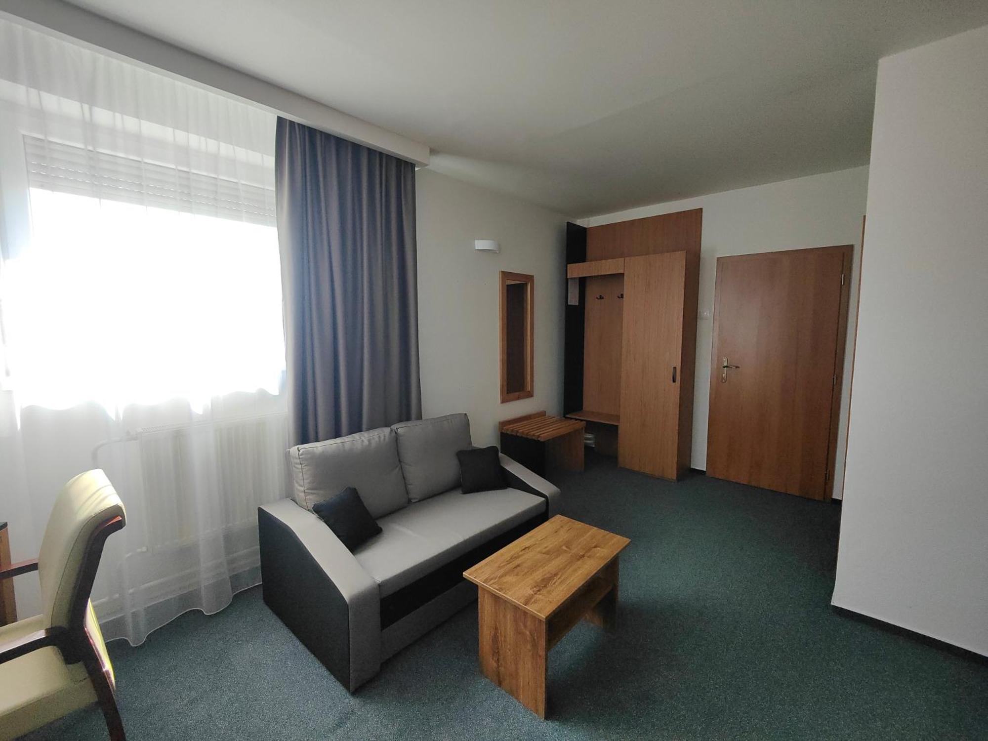Hotel P7 Lučenec 外观 照片
