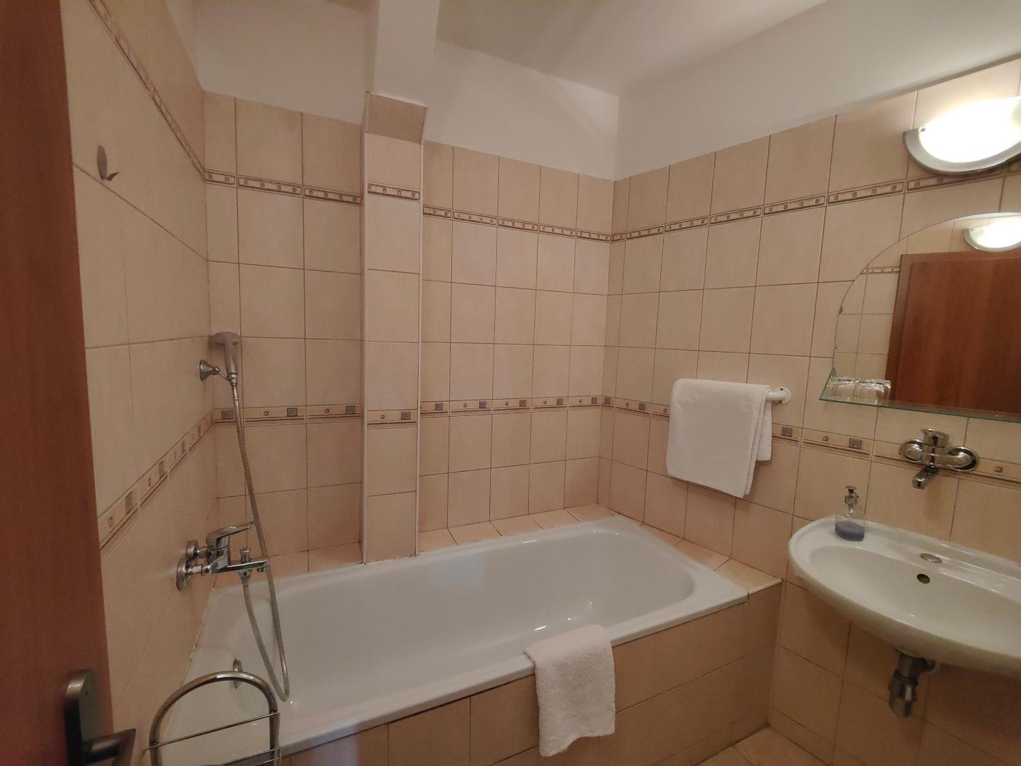 Hotel P7 Lučenec 外观 照片